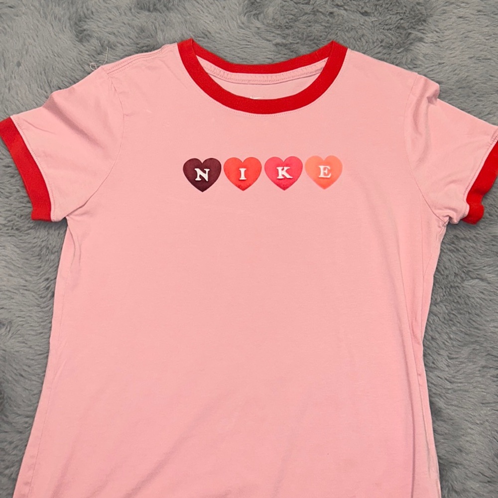 Girls Small Nike Heart shirt